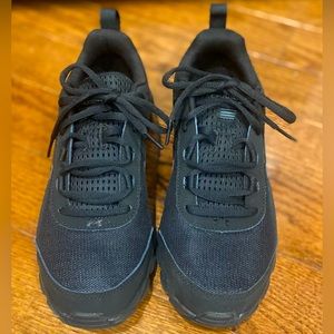 Men Under Armour charged Assert 8 running/ can be woman size 9